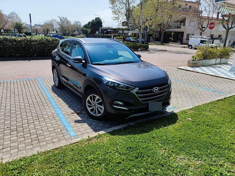 Usata Hyundai Tucson Xpossible 141 CV (103 kW) 2016 Grigio SUV