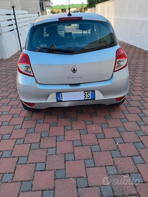 Usata Renault Clio II 75 CV (55 kW) 2011 Grigio Berlina