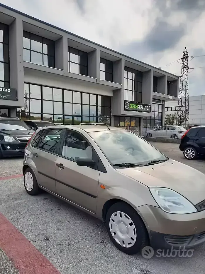 Gebraucht Ford Fiesta Ambiente 75 PS (55 kW) 2003 Grau Kleinwagen