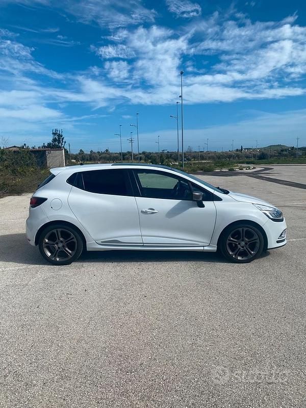 Begagnad Renault Clio IV GT-Line 110 HK (80 kW) 2017 Vit Sedan