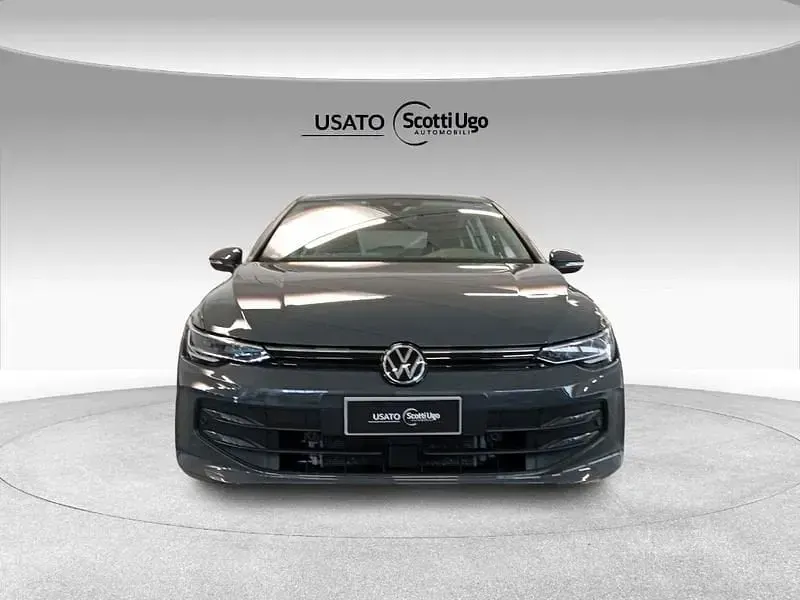 Usata VW Golf VIII Life 116 CV (85 kW) 2025 Grigio Utilitaria