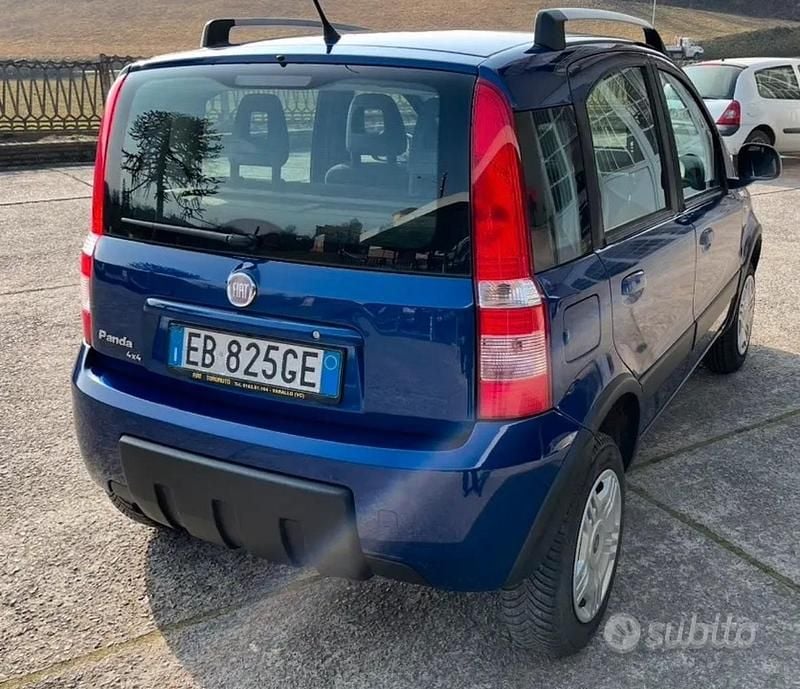 Usata Fiat Panda 4x4 Climbing 69 CV (50 kW) 2010 Blu Utilitaria