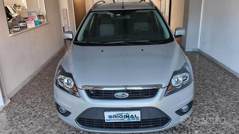 Usata Ford Focus Titanium 101 CV (74 kW) 2011 Grigio Station wagon