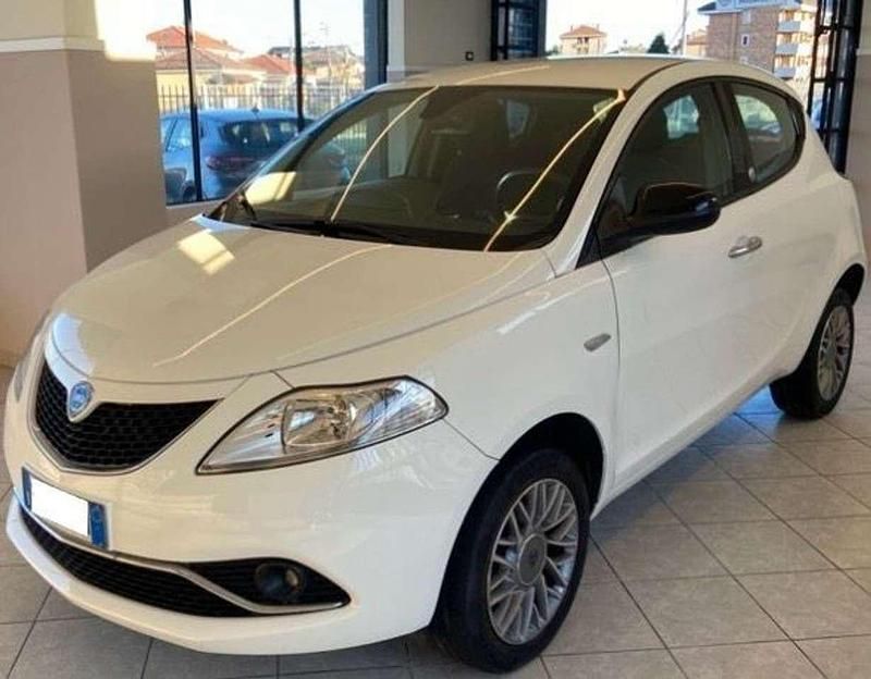 Usata Lancia Ypsilon Gold 86 CV (63 kW) 2013 Bianco Utilitaria