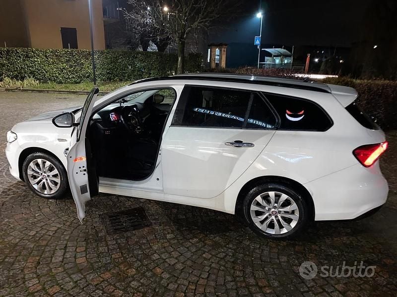 Usata Fiat Tipo 120 CV (88 kW) 2016 Bianco Station wagon