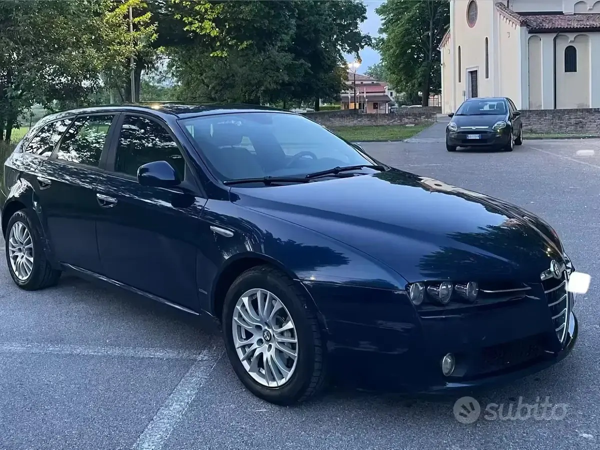 Käytetty Alfa Romeo 159 136 HP (100 kW) 2011 Sininen Farmari