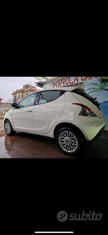 Usata Lancia Ypsilon 85 CV (62 kW) 2013 Bianco Utilitaria