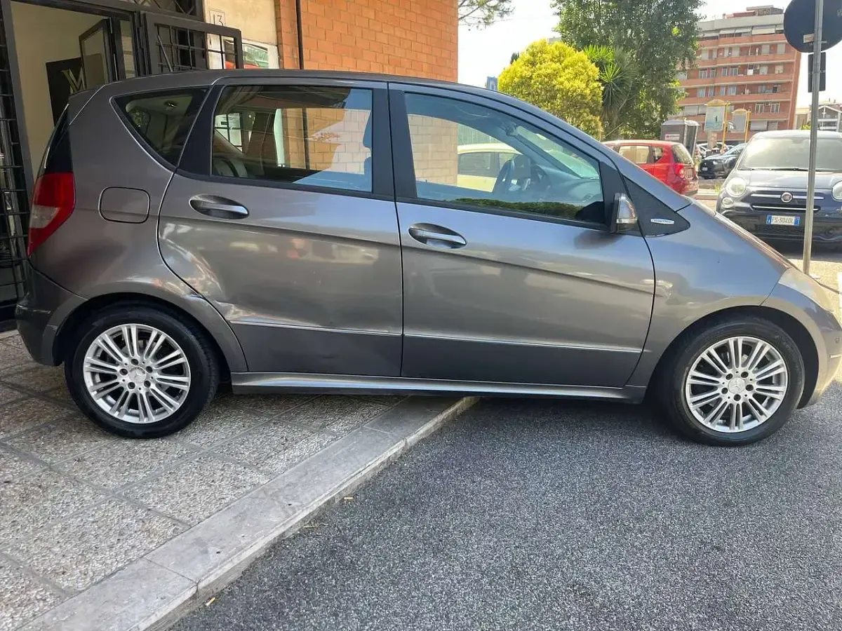 Usata Mercedes A180 Elegance 109 CV (80 kW) 2009 Argento Monovolume