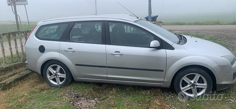 Usata Ford Focus 100 CV (73 kW) 2008 Grigio Station wagon