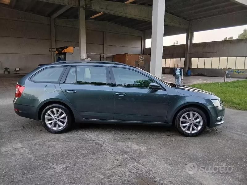 Usata Skoda Octavia G-TEC Executive 110 CV (80 kW) 2017 Grigio Station wagon