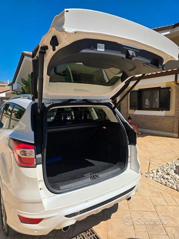Usata Ford Kuga Vignale 179 CV (131 kW) 2018 Bianco SUV