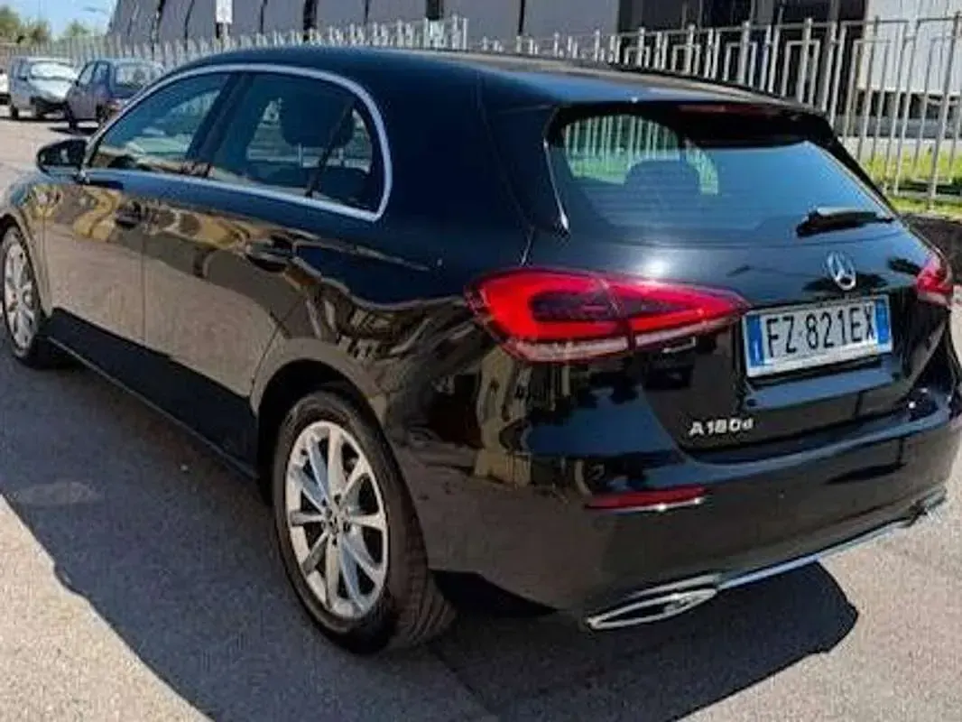 Usata Mercedes A180 116 CV (85 kW) 2018 Nero Station wagon