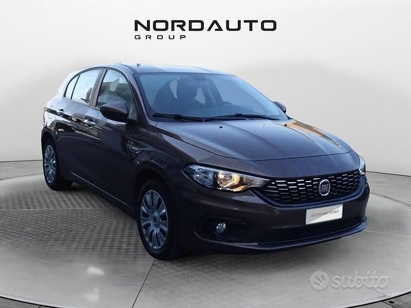 Usata Fiat Tipo Easy 95 CV (69 kW) 2018 Grigio Berlina