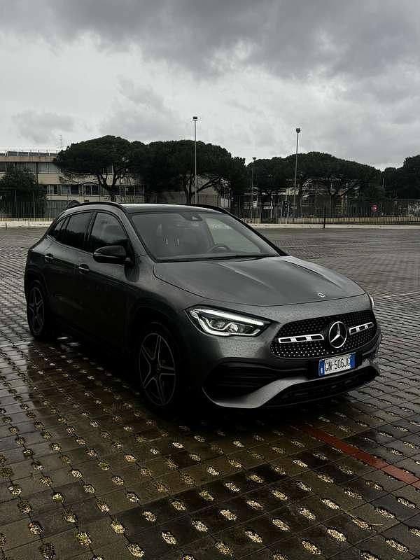 Usata Mercedes GLA200 Premium 150 CV (110 kW) 2023 Grigio SUV
