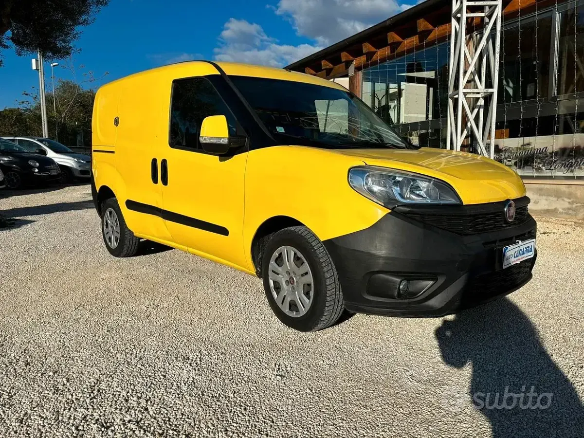Usata Fiat Doblò 105 CV (77 kW) 2018 Giallo Monovolume