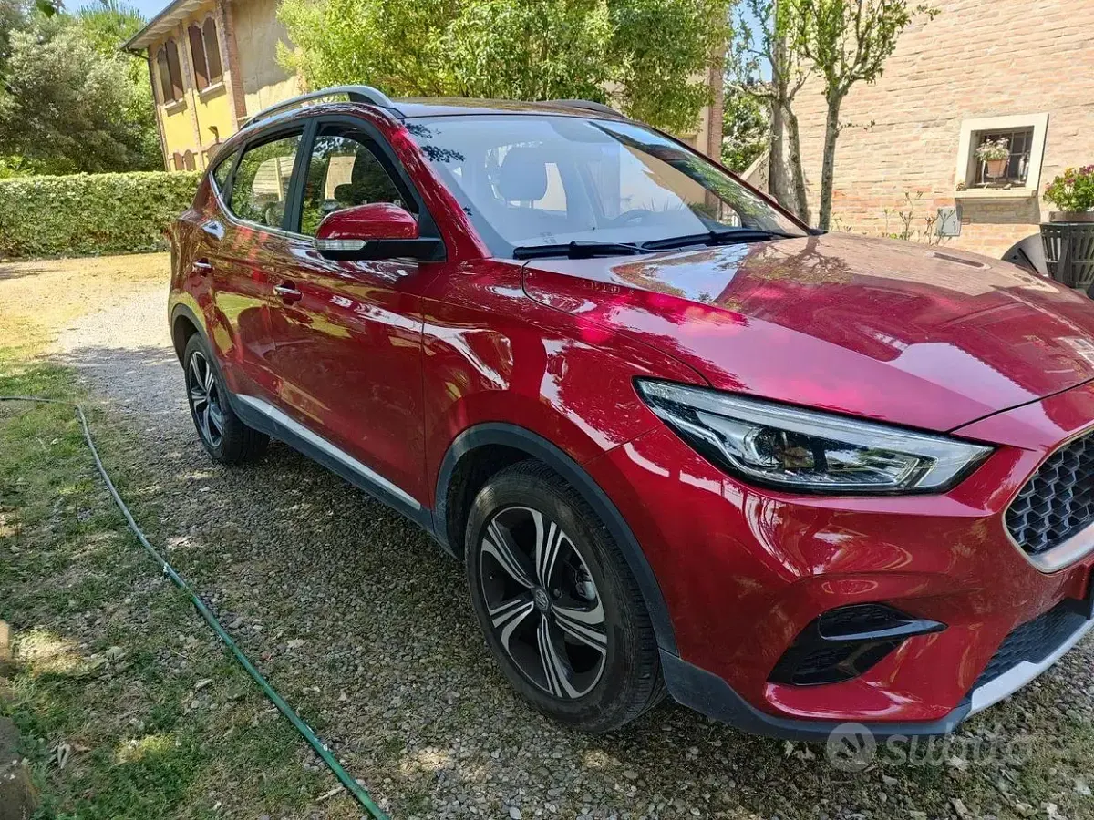 Usata MG ZS 106 CV (77 kW) 2023 Rosso SUV