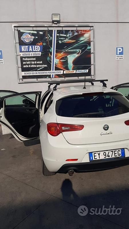 Bianco Usata 2015 Alfa Romeo Giulietta Tre volumi | 7500 € (Buon prezzo) - Immagine 1/2