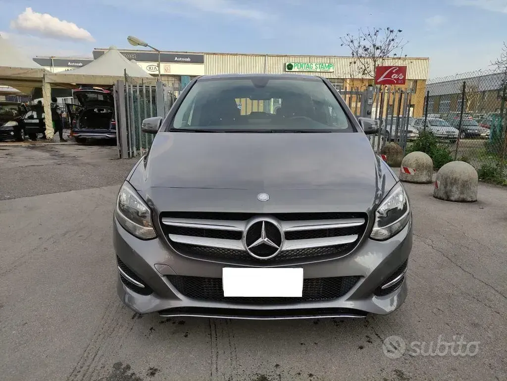 Usata Mercedes B200 Premium 136 CV (100 kW) 2017 Grigio Utilitaria