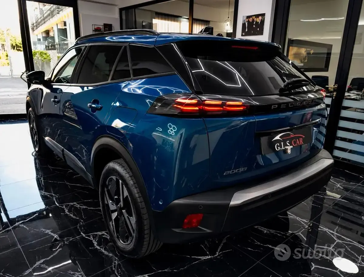 Usata Peugeot 2008 Allure 101 CV (74 kW) 2025 Bluazzurro SUV