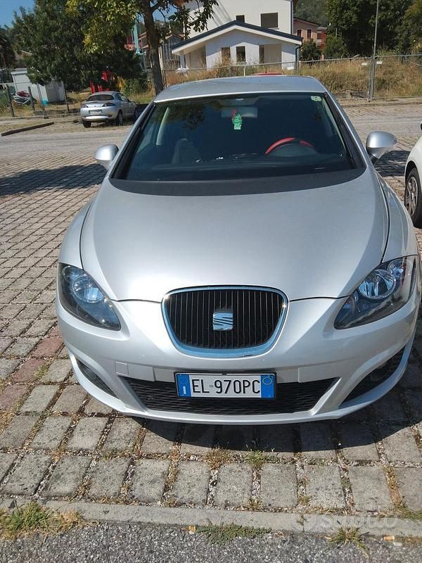 Usata Seat Leon 105 CV (77 kW) 2012 Grigio Utilitaria