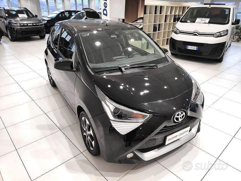 Usata Toyota Aygo Connect Style 72 CV (52 kW) 2021 Nero Utilitaria