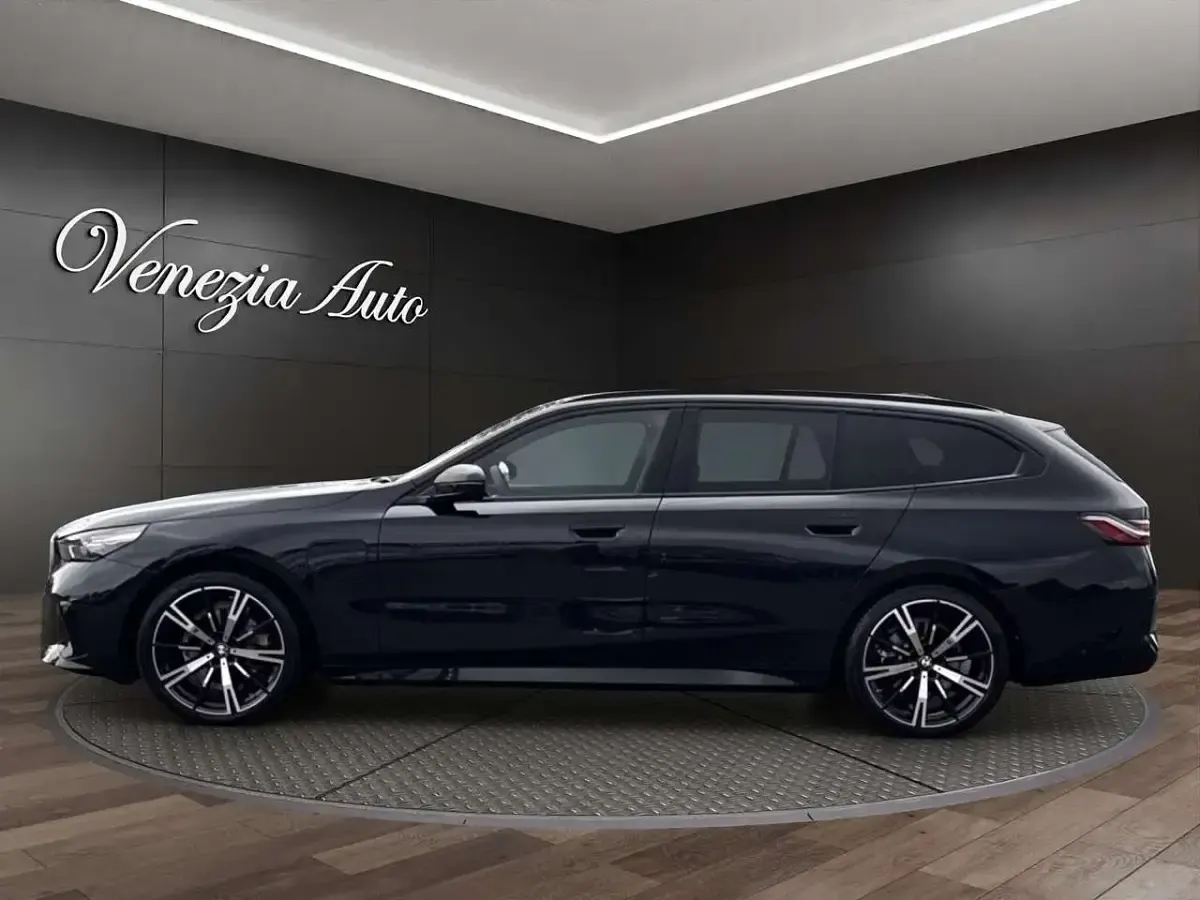 Usata BMW 530e M Sport 298 CV (219 kW) 2025 Nero Station wagon