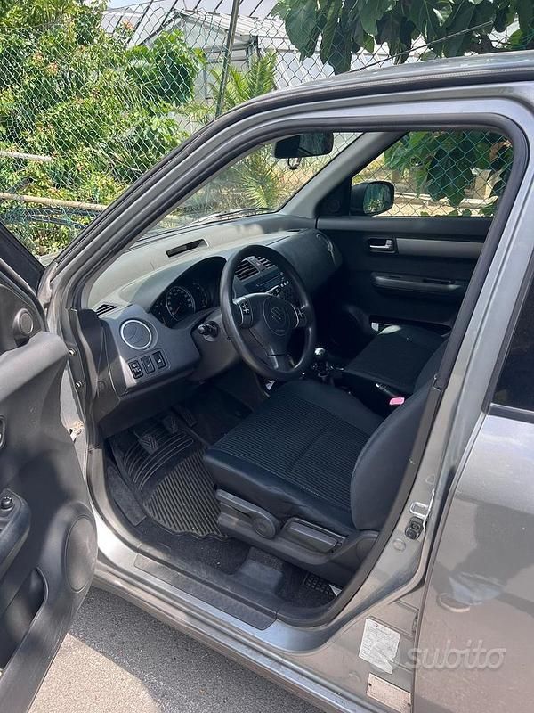 Usata Suzuki Swift 2005 Grigio Utilitaria