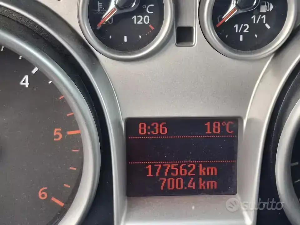 Usata Ford Focus Titanium 100 CV (73 kW) 2010 Grigio Station wagon