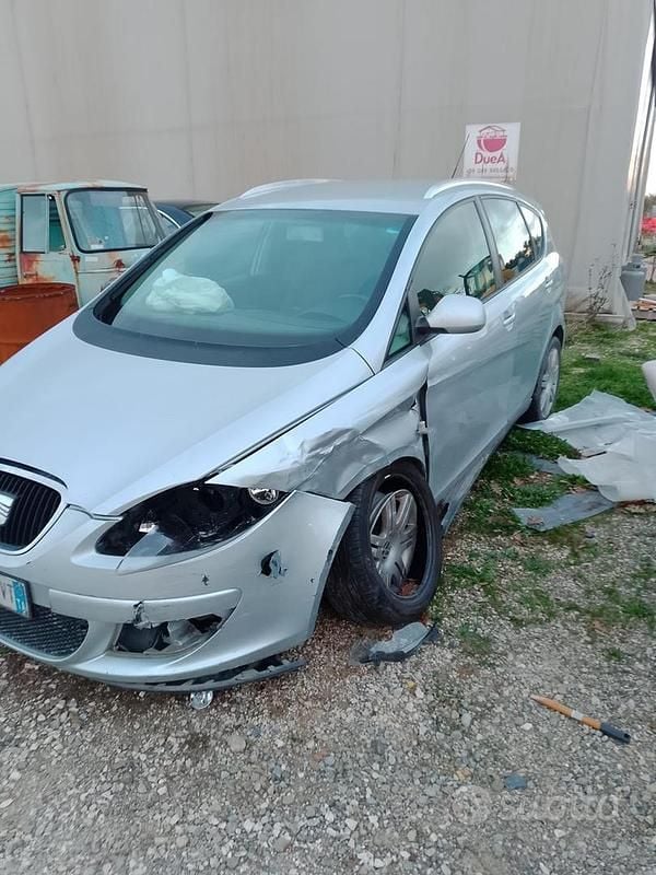 Usata 2007 Seat Altea XL Monovolume | 1000 € - Immagine 1/4