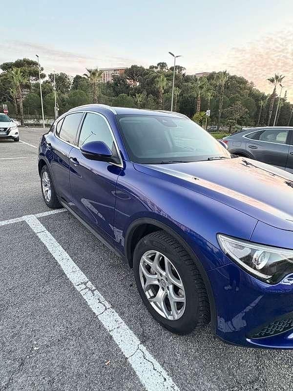 Usata Alfa Romeo Stelvio Business 190 CV (139 kW) 2021 Blu/azzurro SUV
