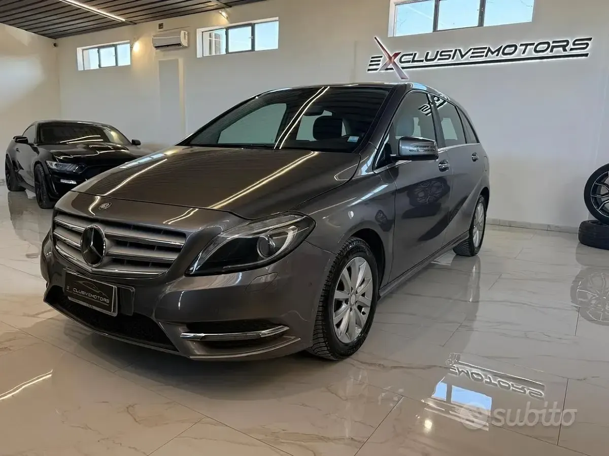 Usata Mercedes B180 Premium 109 CV (80 kW) 2013 Grigio Utilitaria