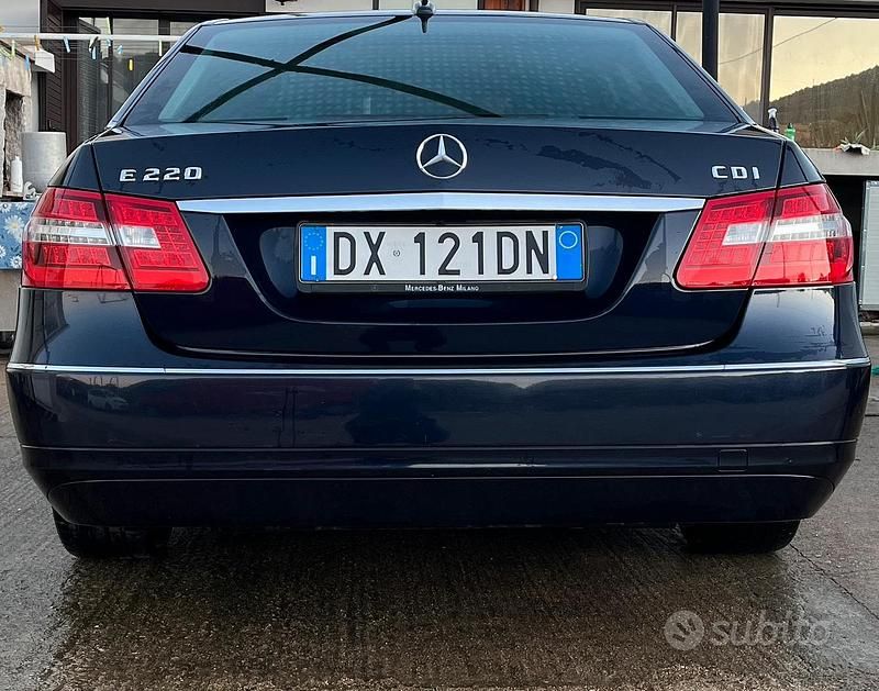 Usata Mercedes E220 170 CV (125 kW) 2009 Blu Berlina