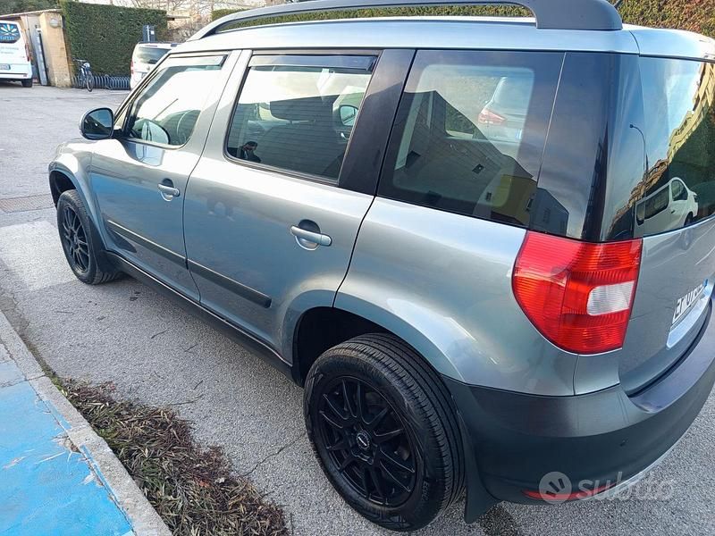 Usata Skoda Yeti 105 CV (77 kW) 2013 Blu SUV