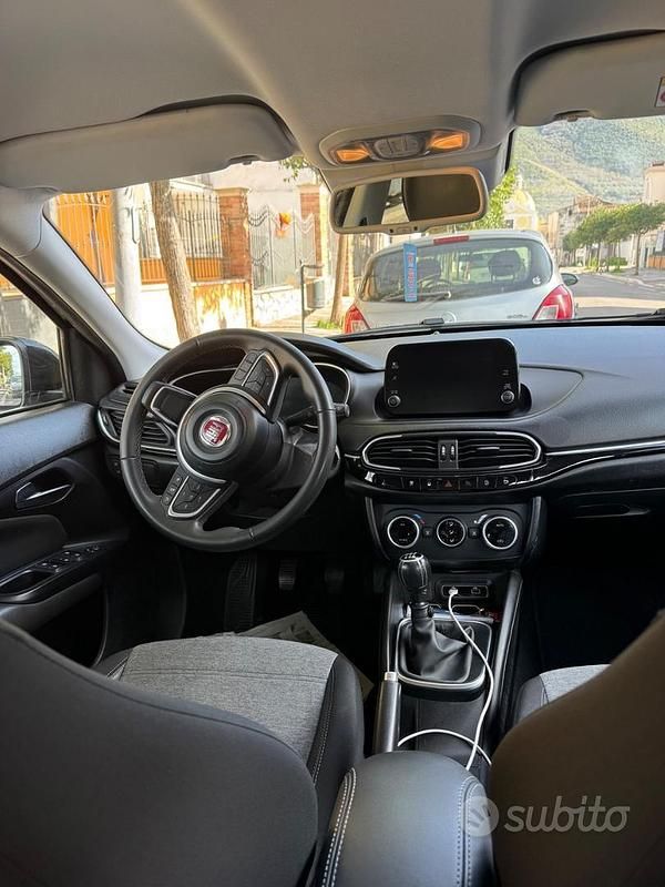 Usata Fiat Tipo Cross 130 CV (95 kW) 2022 Nero SUV