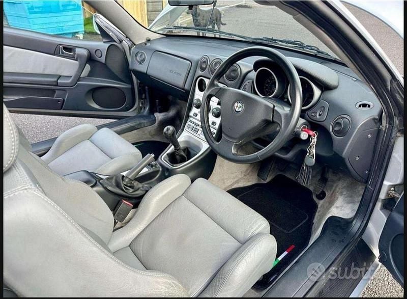 Second-hand Alfa Romeo GTV 155 CP (114 kW) 2000 Gri Coupe
