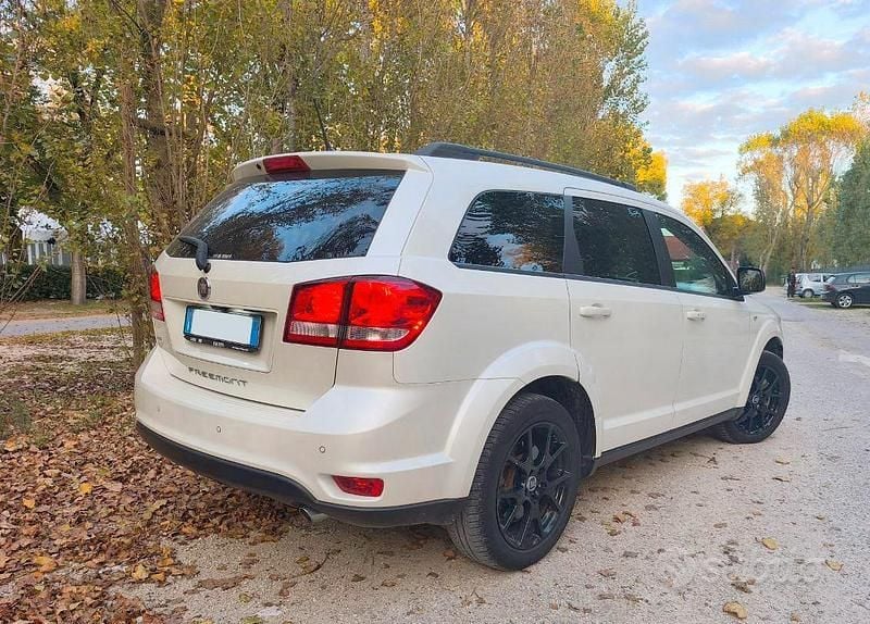 Usata Fiat Freemont Black Code 170 CV (125 kW) 2015 Bianco SUV