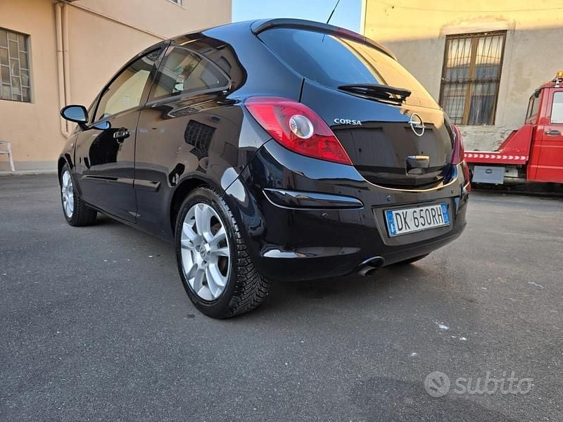 Usata Opel Corsa 80 CV (58 kW) 2007 Nero Utilitaria