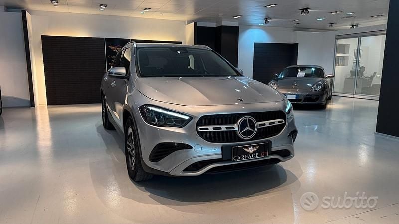 Grigio Usata 2024 Mercedes GLA180 Advanced SUV | 38.900 € (Buon prezzo) - Immagine 1/4