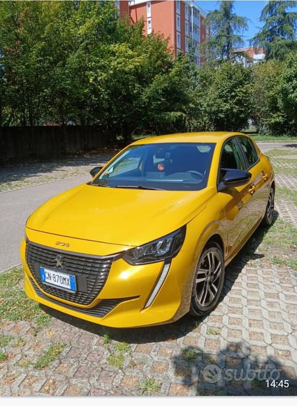 Usata Peugeot 208 101 CV (74 kW) 2023 Giallo Utilitaria