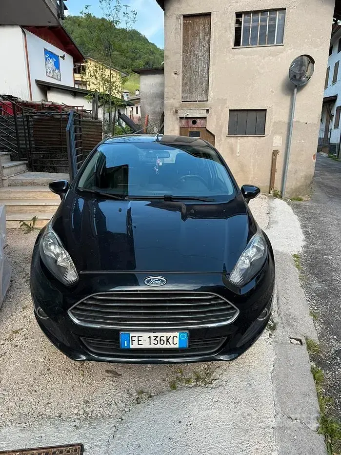 Gebraucht Ford Fiesta 75 PS (55 kW) 2016 Schwarz Kleinwagen