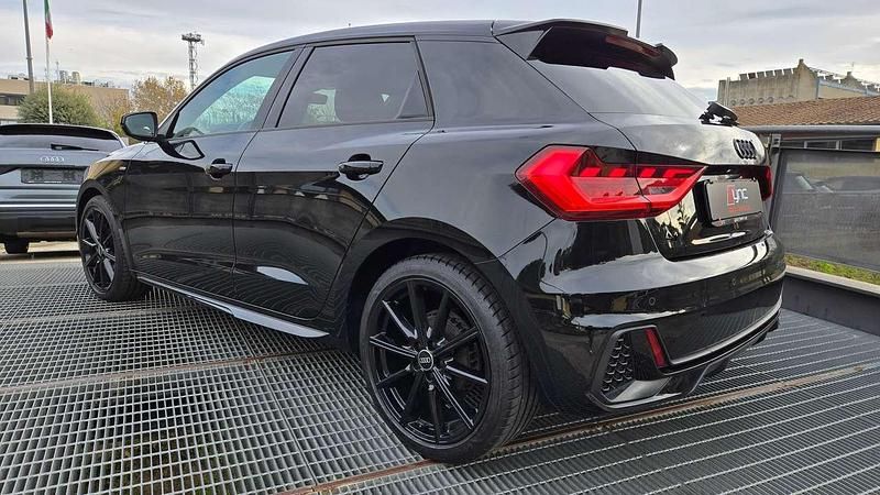 Nero Usata 2022 Audi A1 S-Line Tre volumi | 24.100 € (Buon prezzo) - Immagine 1/4