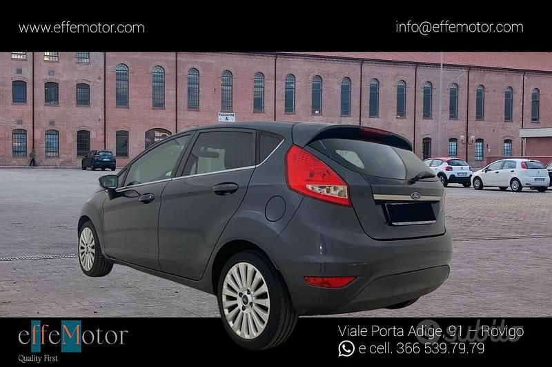 Second-hand Ford Fiesta Titanium 82 CP (60 kW) 2010 Gri Hatchback