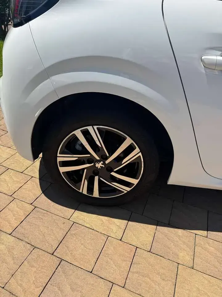 Usata Peugeot 208 Allure 101 CV (74 kW) 2022 Bianco Utilitaria