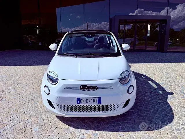 Second-hand Fiat 500e 42 kW (58 CP) 2023 Alb Cabrio