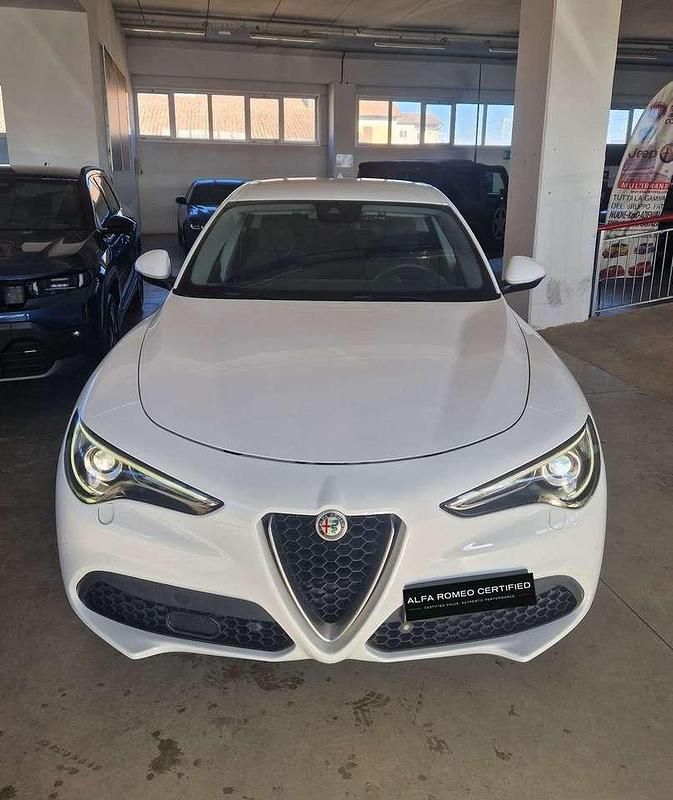 Usata Alfa Romeo Stelvio Business 160 CV (117 kW) 2020 Bianco SUV