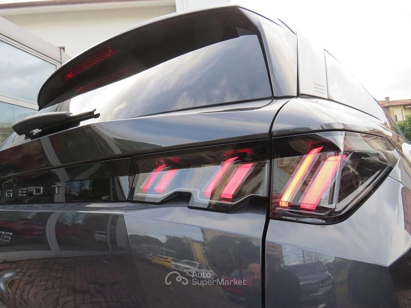 Usata Peugeot 5008 Allure 145 CV (106 kW) 2025 Grigio SUV