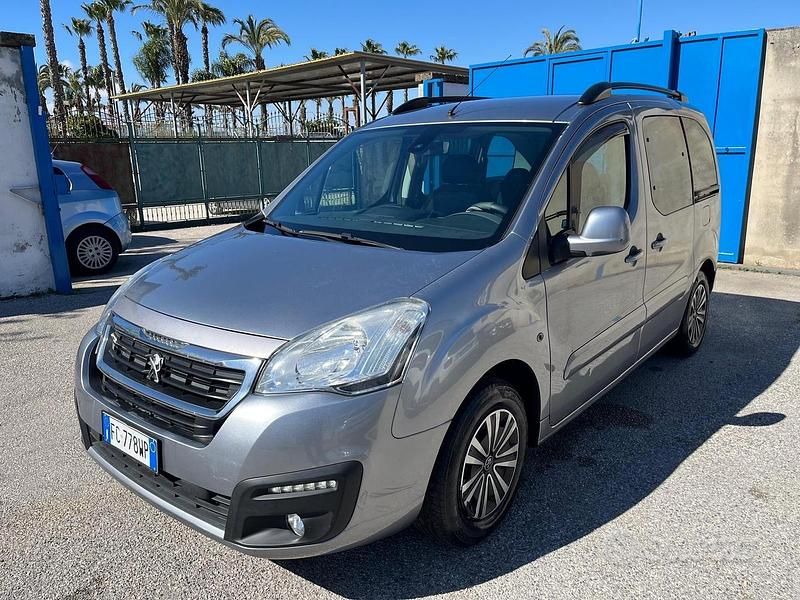Käytetty Peugeot Partner 99 HP (72 kW) 2016 Harmaa Tila-auto