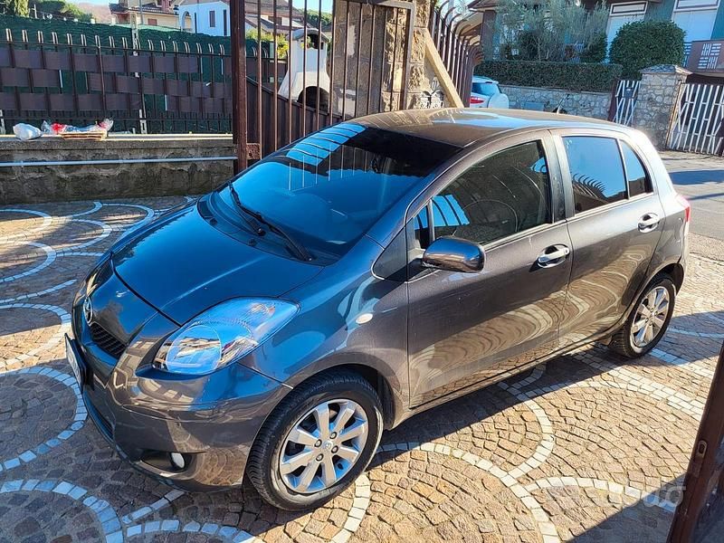Usata Toyota Yaris 65 CV (47 kW) 2011 Utilitaria