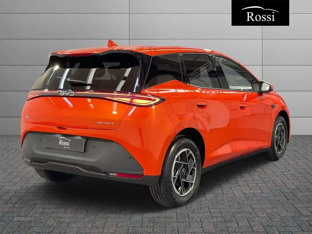Nuova BYD Dolphin Boost 69 kW (95 CV) 2026 Orange sunset Utilitaria