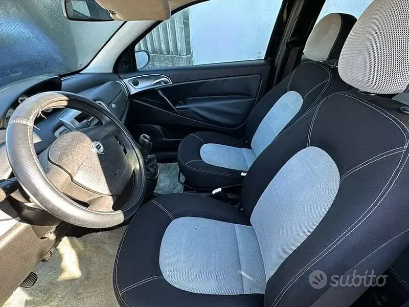 Usata Lancia Ypsilon 69 CV (50 kW) 2006 Nero Utilitaria